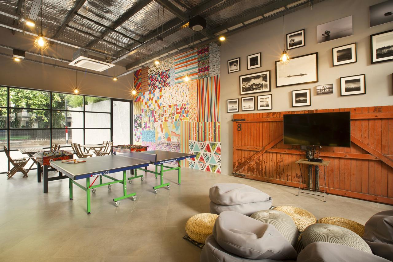 Nomad Hostel Kemang Jakarta Buitenkant foto