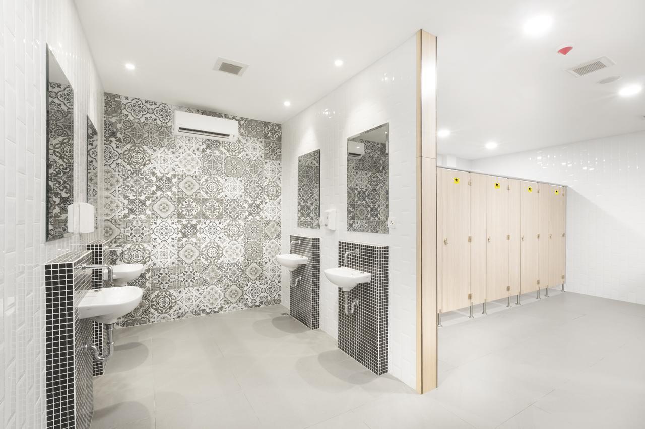 Nomad Hostel Kemang Jakarta Buitenkant foto