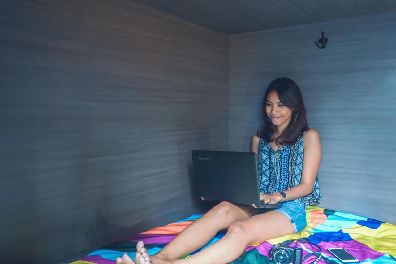 Nomad Hostel Kemang Jakarta Buitenkant foto
