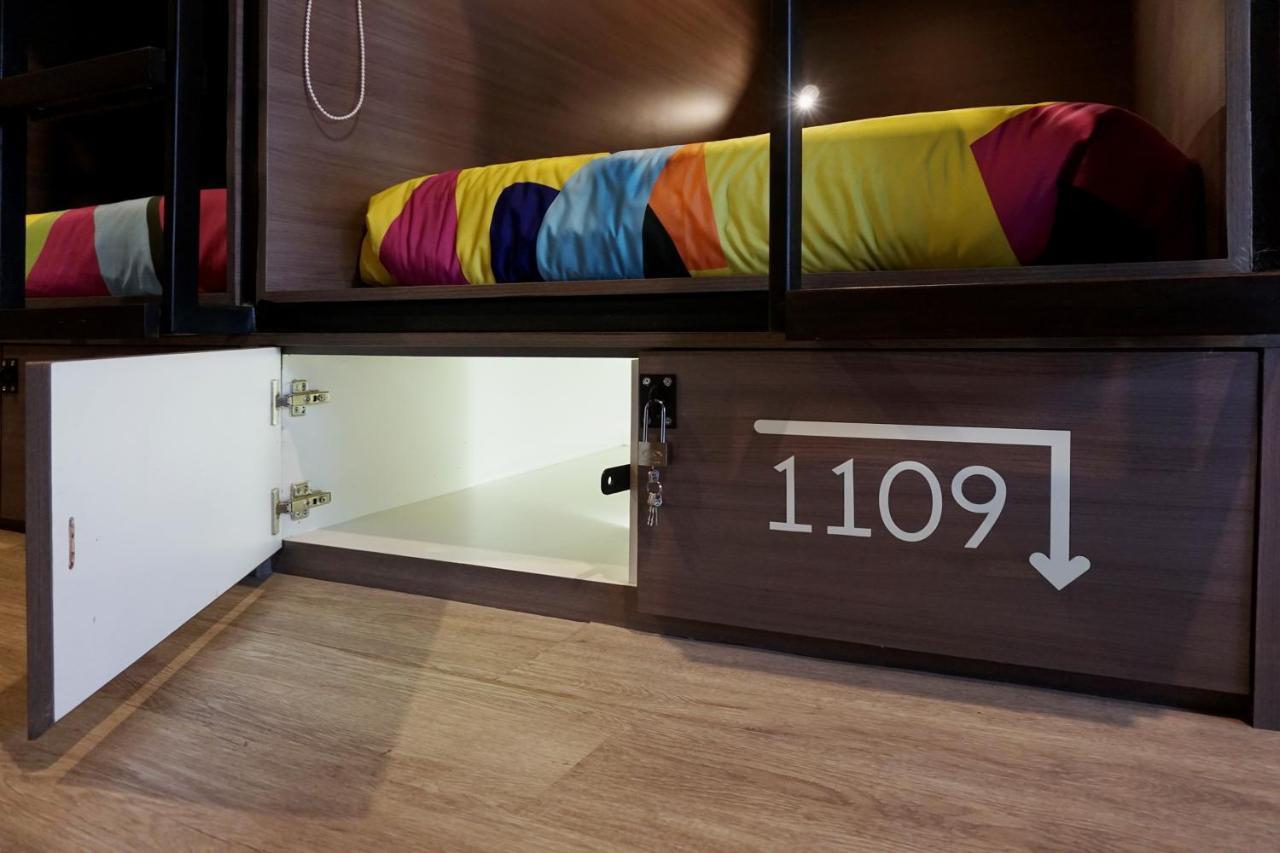 Nomad Hostel Kemang Jakarta Buitenkant foto
