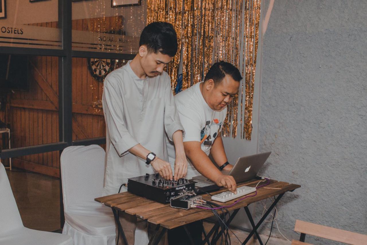 Nomad Hostel Kemang Jakarta Buitenkant foto