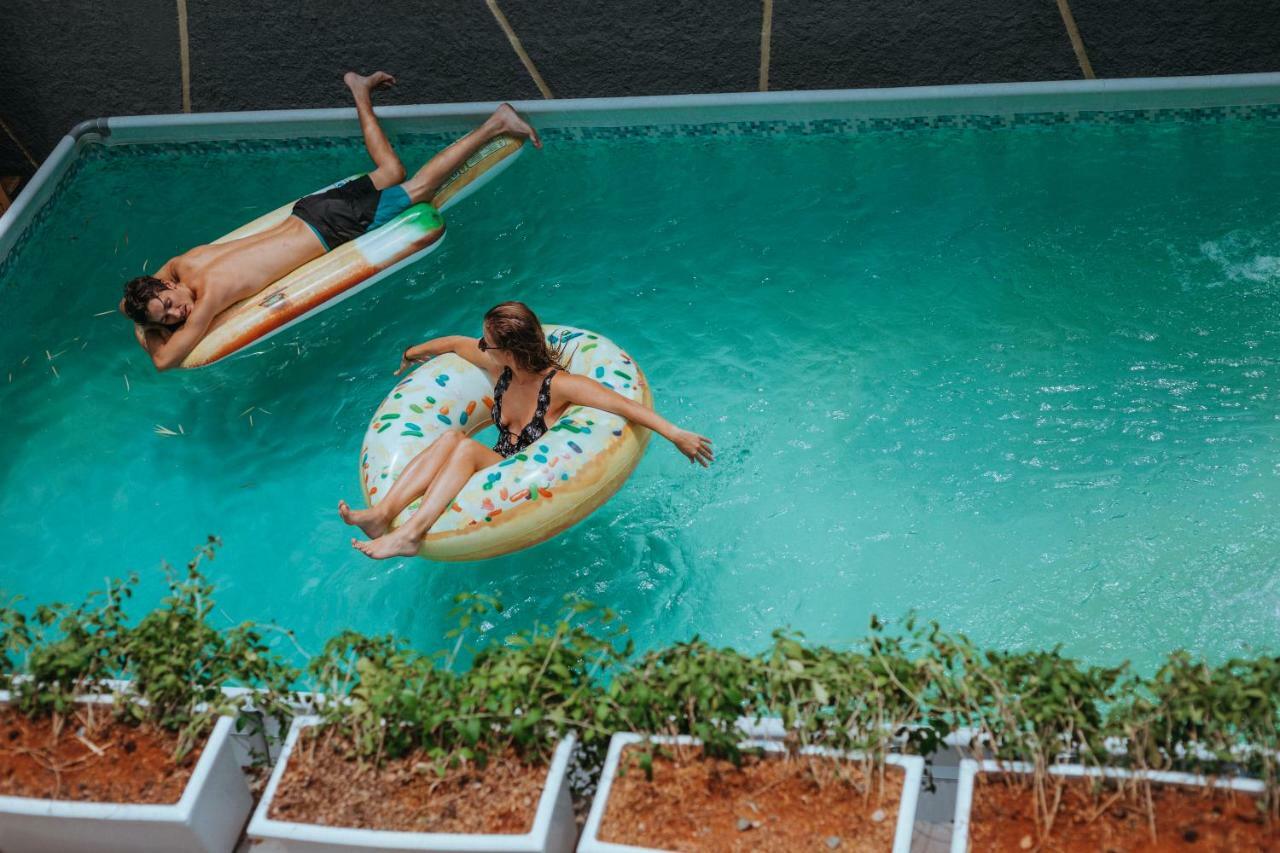 Nomad Hostel Kemang Jakarta Buitenkant foto